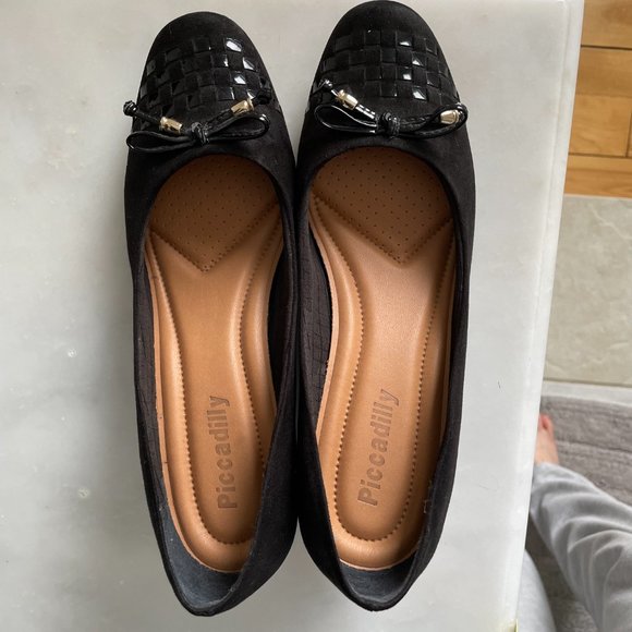 Picadilly heels. Black heels with bow detail on toe, size 40, US 9 - Picture 6 of 8